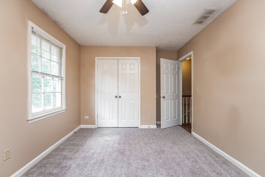 Building Photo - 3550 Spring Creek Cir