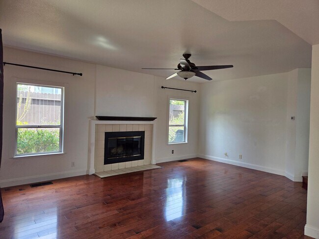 Building Photo - RANCH SOLANO