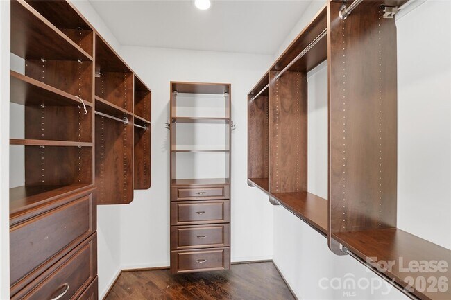 Building Photo - 919 Westbrook Dr