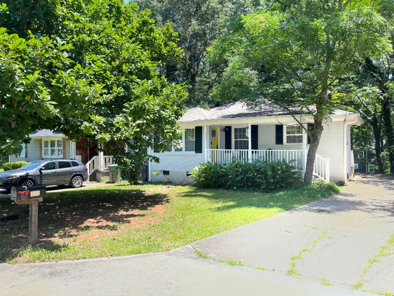 Building Photo - 1408 Lockwood Dr SW