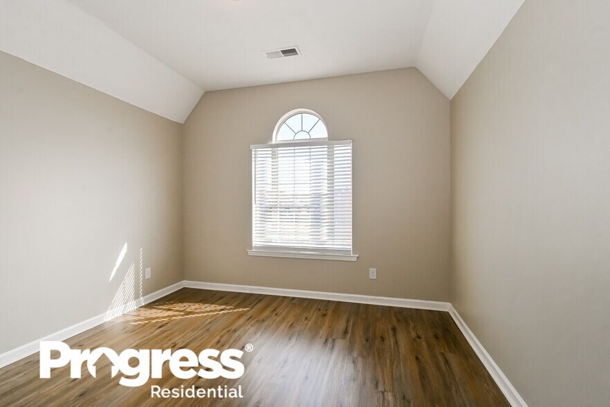 Building Photo - 4533 Meadow Cliff Dr