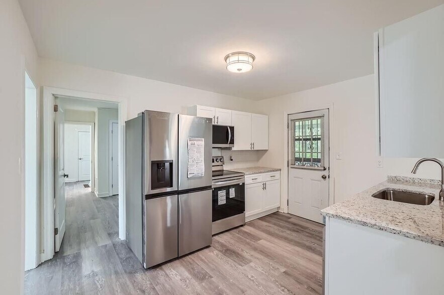 Building Photo - 1747 Venetian Dr SW