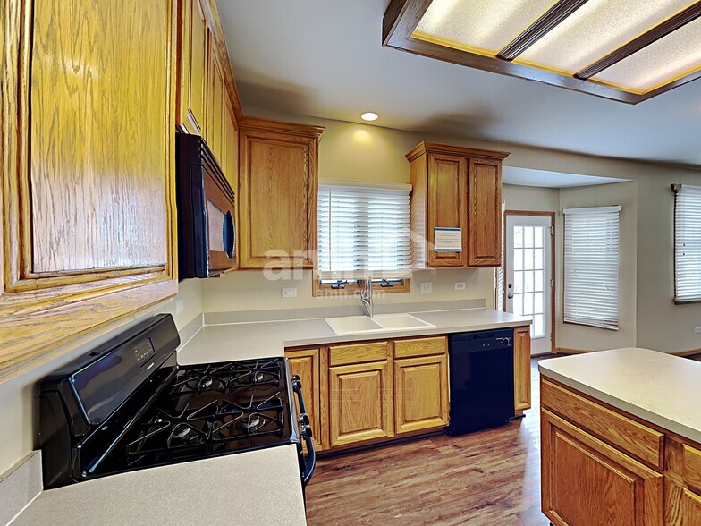 Building Photo - 25021 Vermette Rd