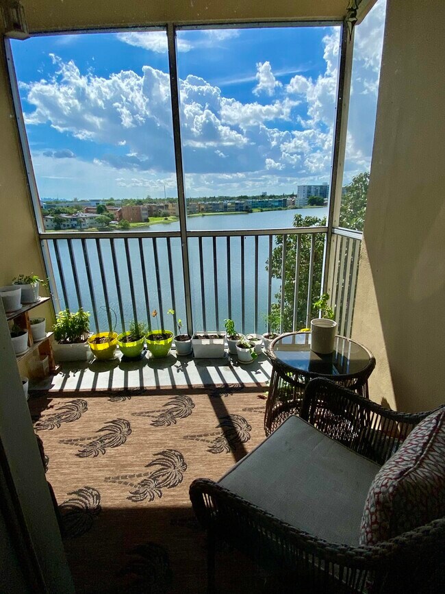 Building Photo - 1750 NE 191st St