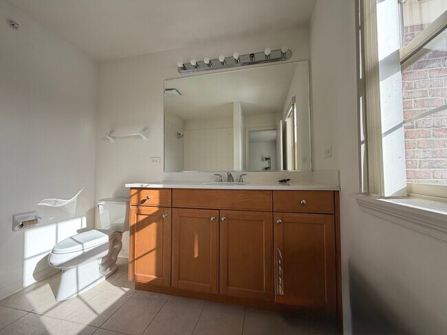 Building Photo - 2573 Waterbury Ln