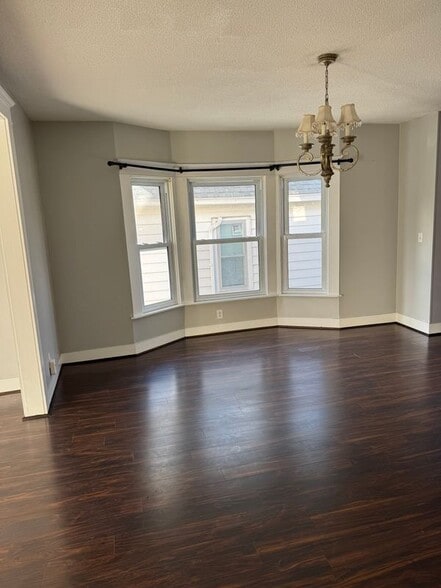 Building Photo - 807 Eagle St