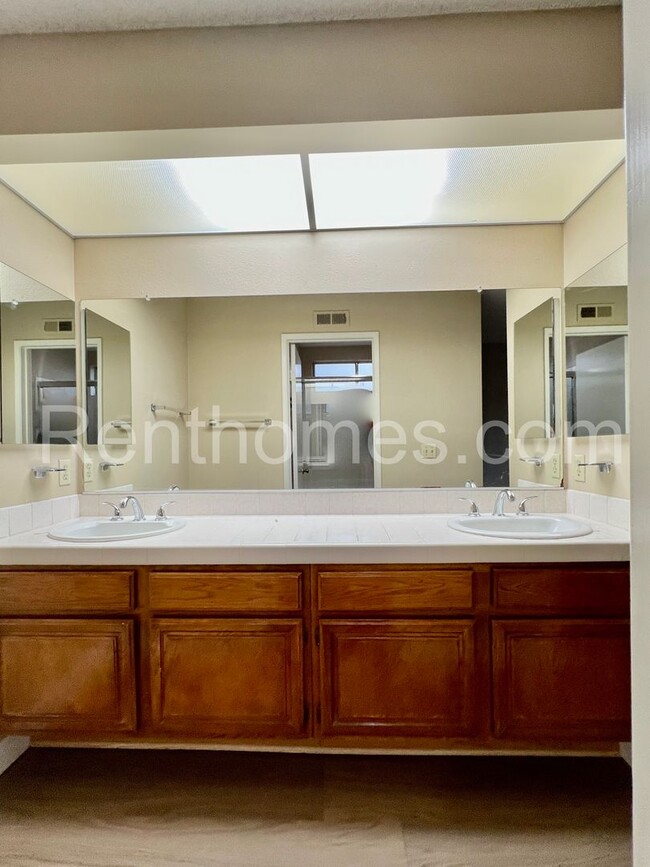 Building Photo - 10594 Dabney Dr