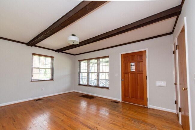 Building Photo - 3627 Edgebrook Dr