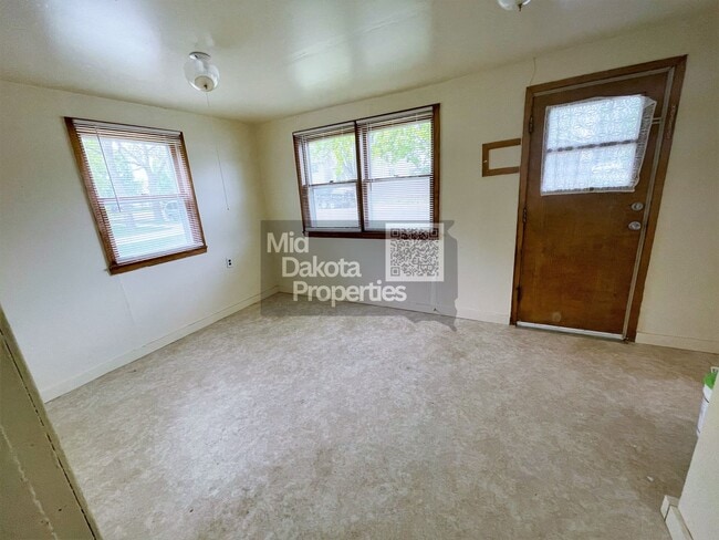 Building Photo - 1016 S Duff- 4 bedroom House