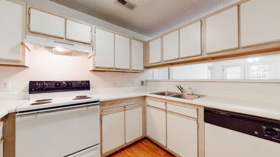 Building Photo - 334 Brownlea Dr