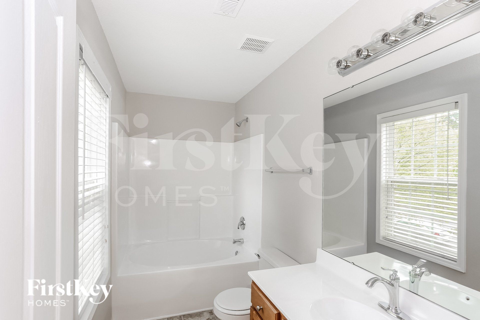 Building Photo - 11253 Heritage Green Dr