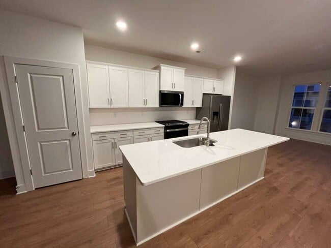 Building Photo - 15345 Sunray Aly