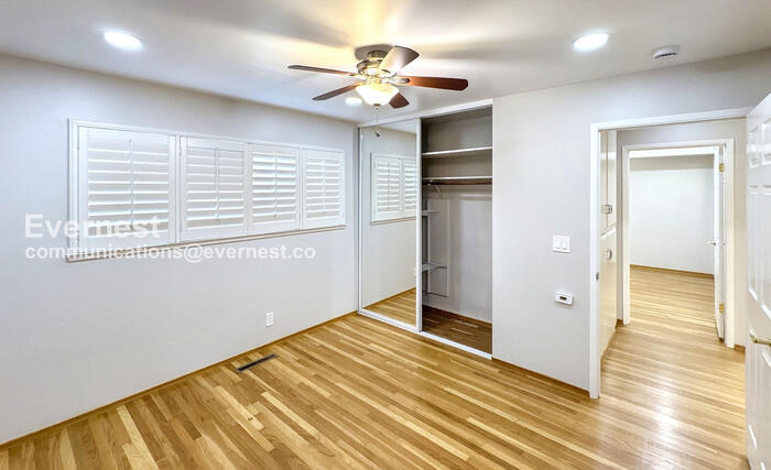 Building Photo - 736 Durshire Way