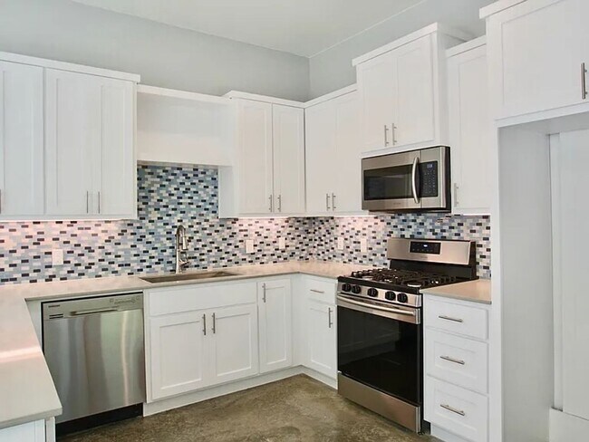 Building Photo - East Riverside near parks