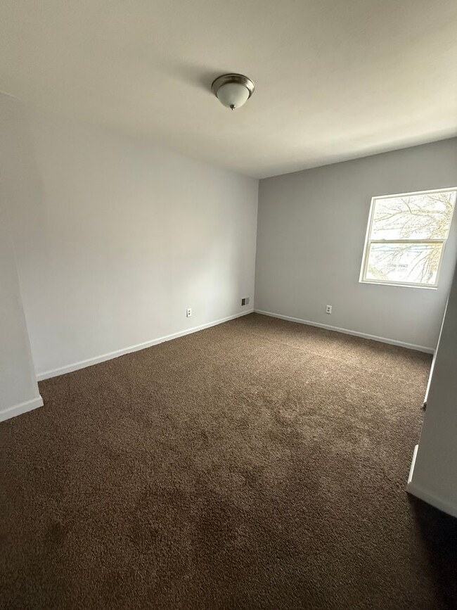 Building Photo - 4bd Single Cash Pay/Section 8