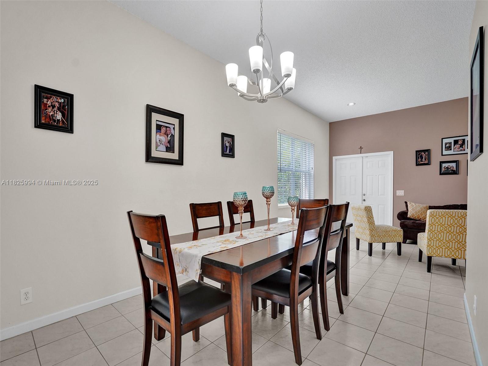 Building Photo - 938 Bluewood Ter