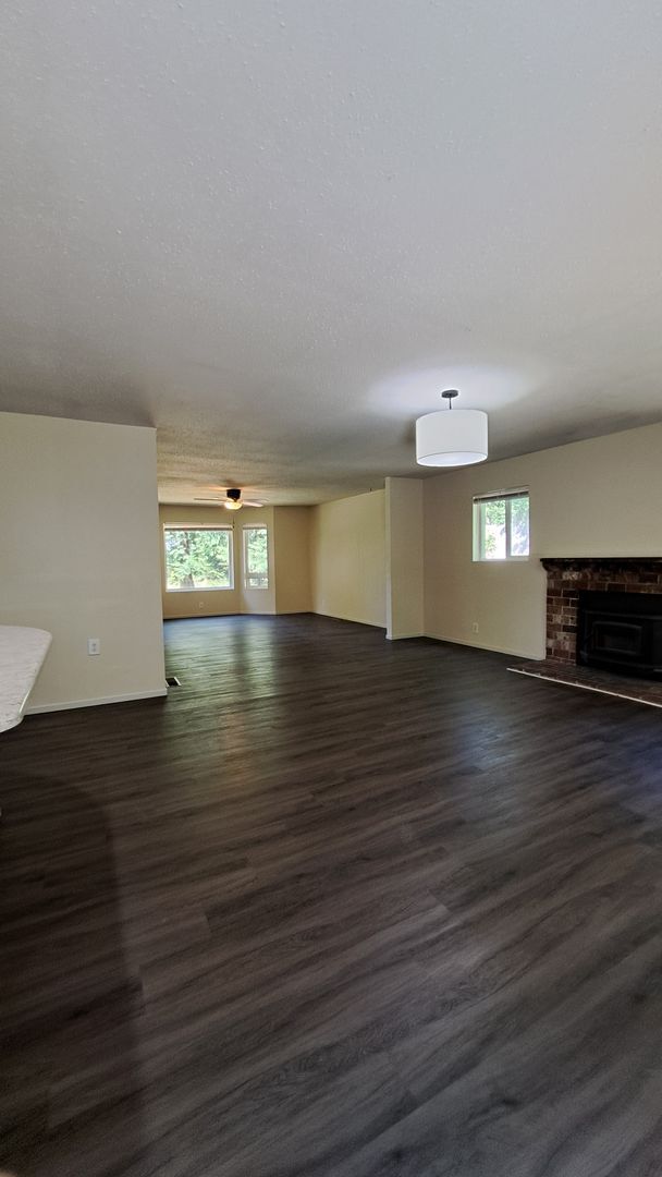 Building Photo - 3 Bedroom 2 Bath Home in Seabeck