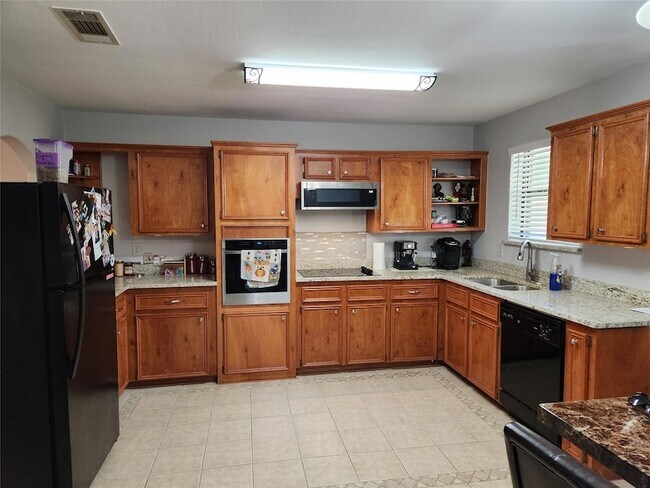 Building Photo - 21600 Long Hill Dr
