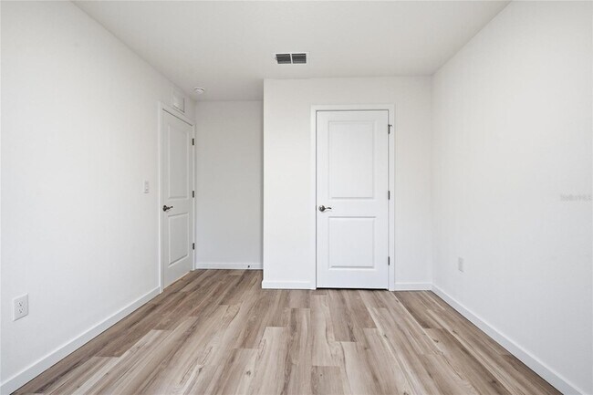 Building Photo - 3059 NE 20th Ter