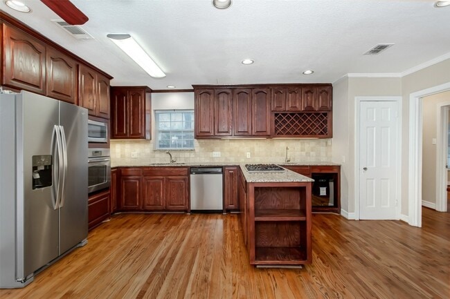 Building Photo - 6219 Penrose Ave