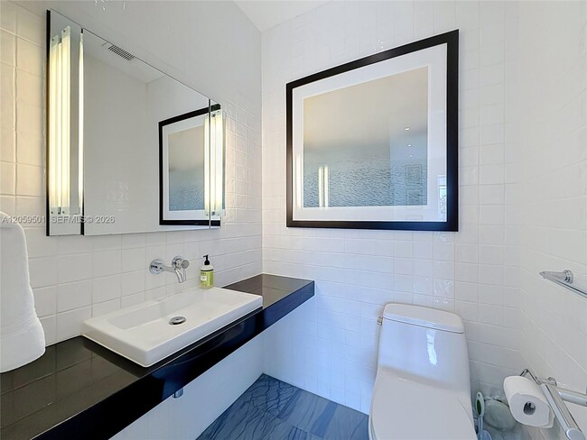 Building Photo - 1460 Ocean Dr