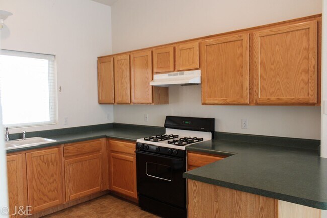 Building Photo - Cozy 2 Bed 2 Bath