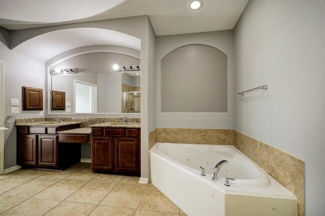 Building Photo - 6631 Larocke Trail