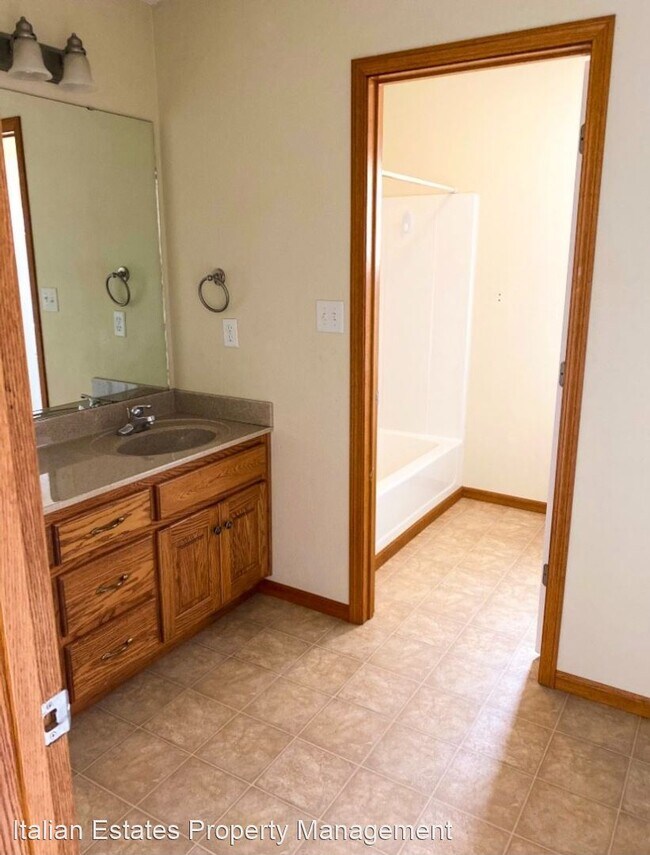 Building Photo - 3 br, 2.5 bath House - 600 Highland Ridge