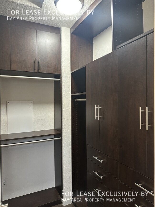 Building Photo - 654 Sea Anchor Dr