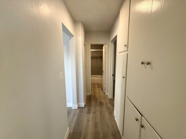 Building Photo - 519 Stratford Ct