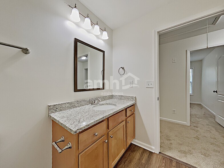 Building Photo - 2026 Peach Shoals Cir