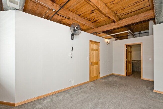 Building Photo - 625 W Jackson Blvd