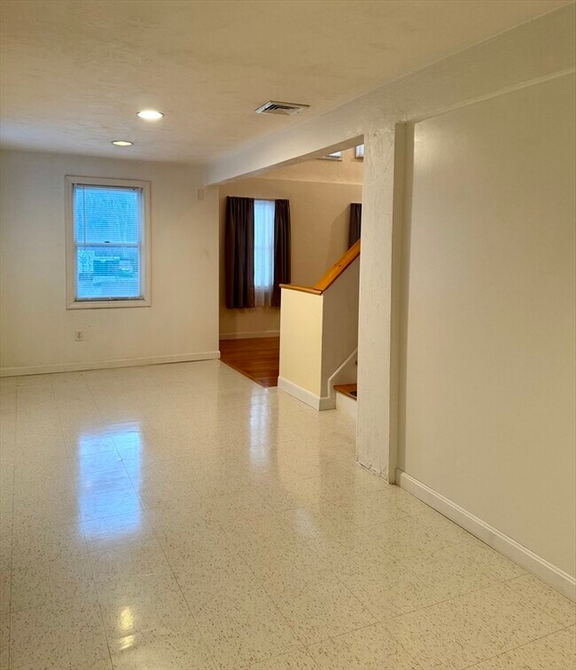 Building Photo - 38 N Main St