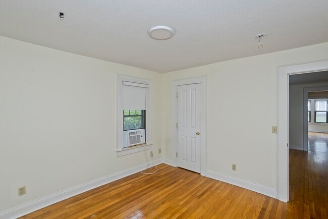 Building Photo - 57 Woods Ave