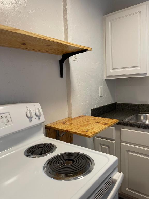 Building Photo - 2515 N Harvey Ave