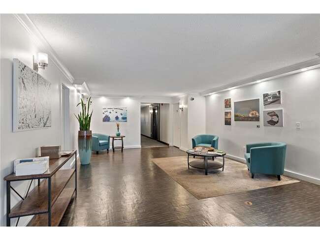 Building Photo - 2800 W 44th St