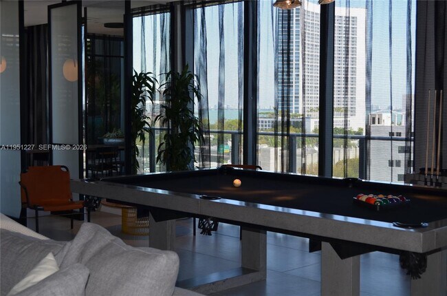 Building Photo - 121 NE 34th St