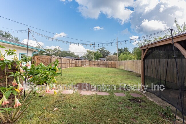 Building Photo - 3995 Tom Ln Dr