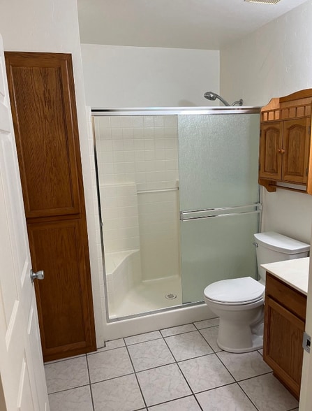 Building Photo - 878 Valley St