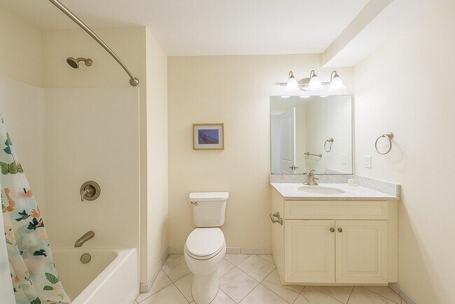 Building Photo - 463 Rutherford Ave