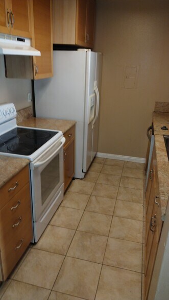 Building Photo - 5460 White Oak Ave