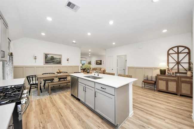 Building Photo - 31703 Daisy Draper Ln