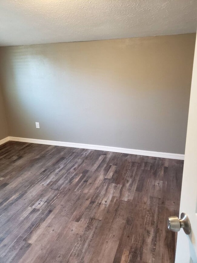 Building Photo - Great Efficiency Unit, Close to Tyndall AFB!