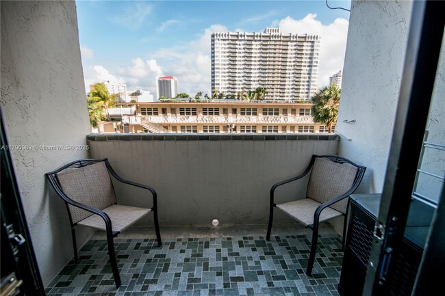Building Photo - 2017 S Ocean Dr