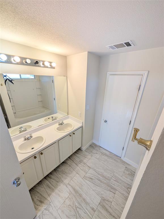 Building Photo - 222 Phillips St