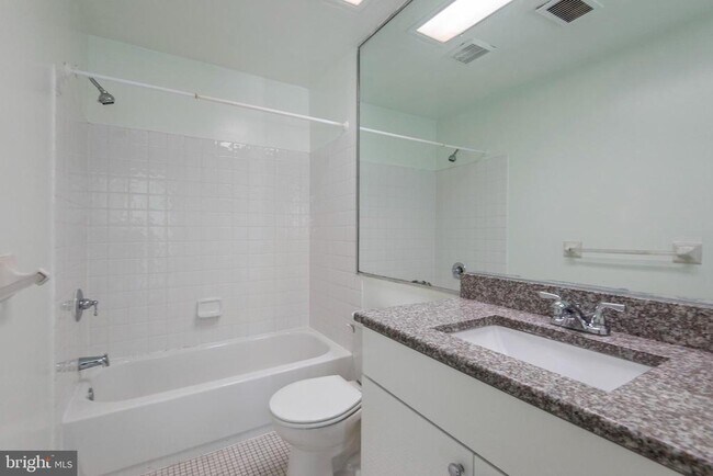 Building Photo - 327 Monroe St