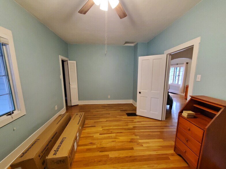 Building Photo - 607 Floral Ave