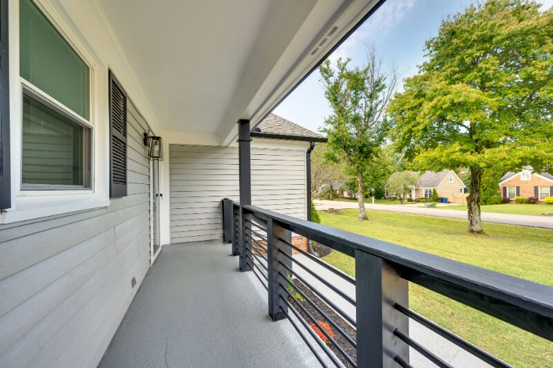 Building Photo - 520 Riverview Dr