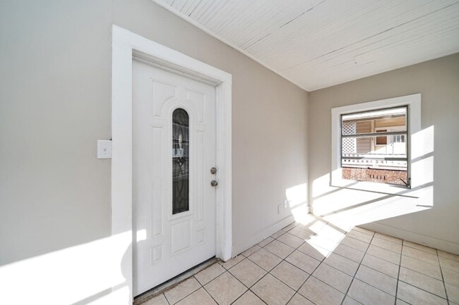 Building Photo - STUNNINGLY REMODELED • SUPER SPACIOUS • WON’T LAST LONG!