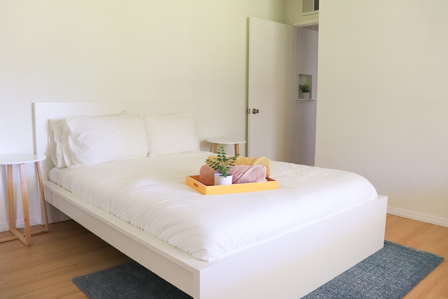 Building Photo - 3807 E Weldon Ave